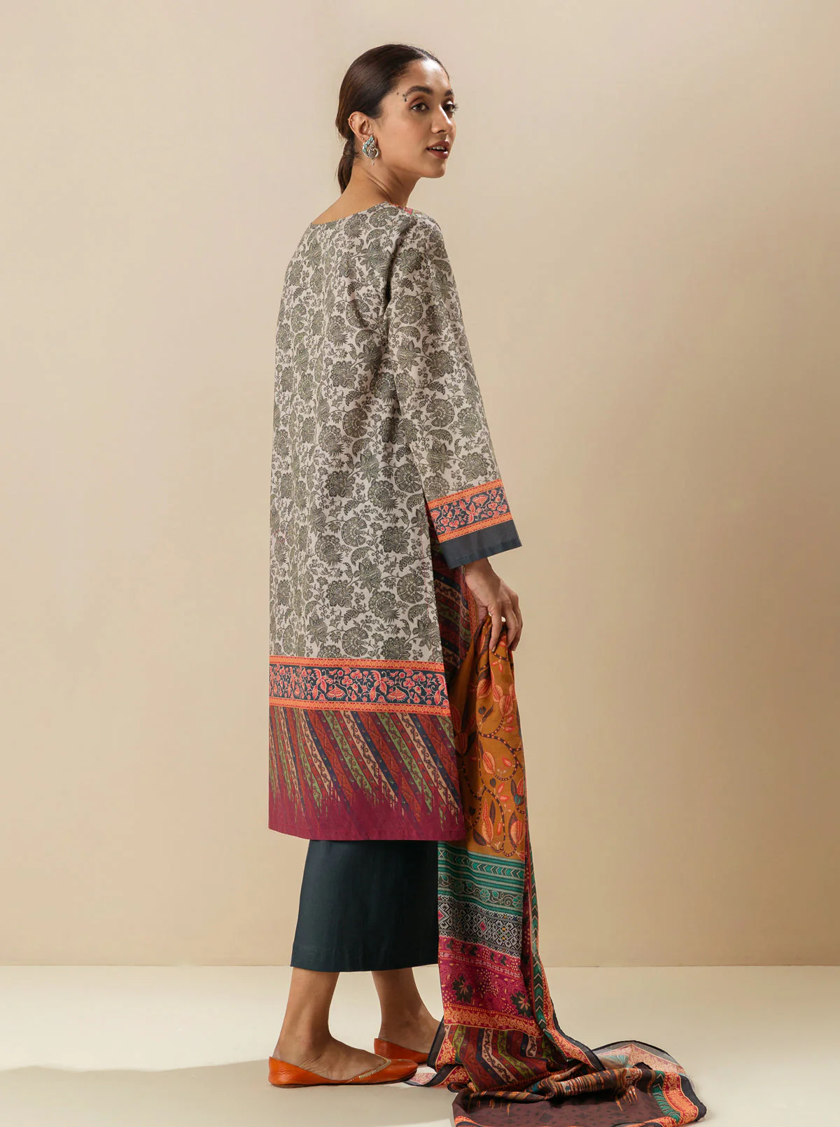 3 PIECE - PRINTED  LAWN SUIT - TAPESTRY OF LOVE - Image 3