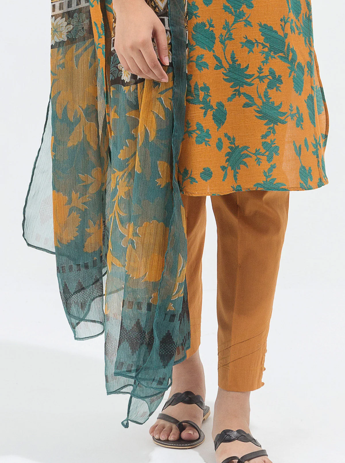 3 PIECE - PRINTED KHADDAR SUIT - MYSTIQUE  BLOOM - Image 2