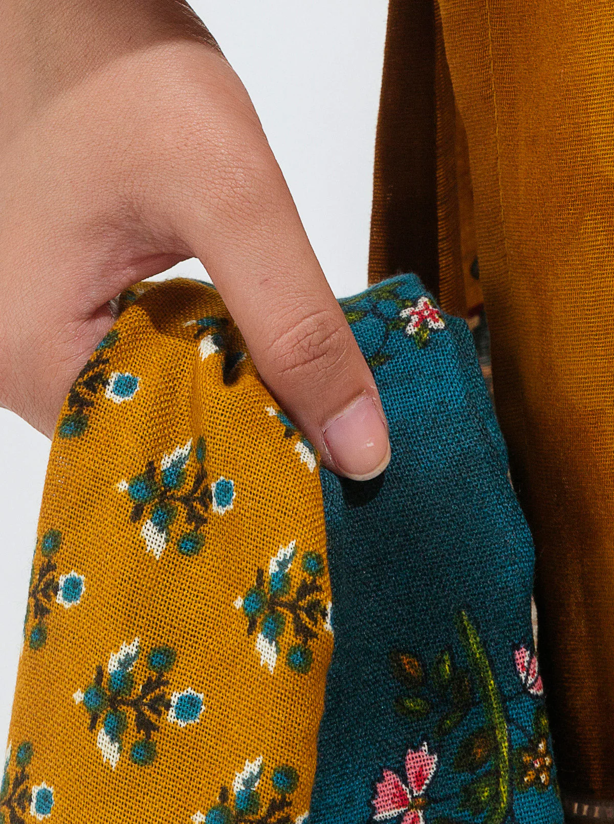 3 PIECE - PRINTED WITH SHAWL KHADDAR SUIT - AUTUMN ORNATE - Image 5