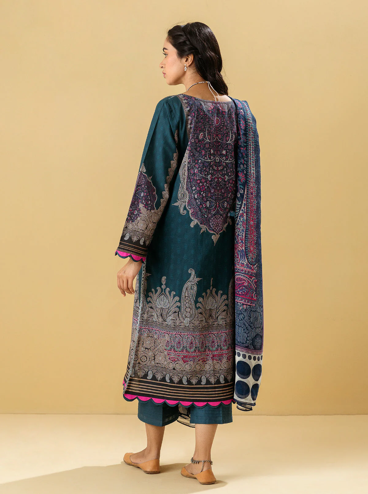 3 PIECE - EMBROIDERED  LAWN SUIT - DIVINE PAISLEY - Image 5