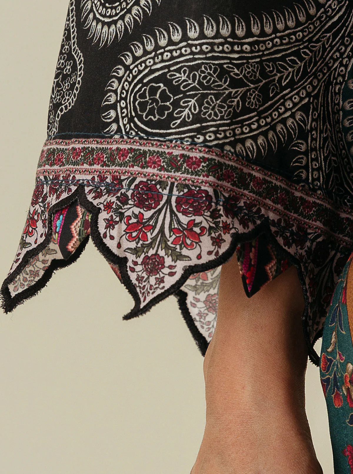 3 PIECE - PRINTED LAWN SUIT - OPULENT BOTANIC - Image 5