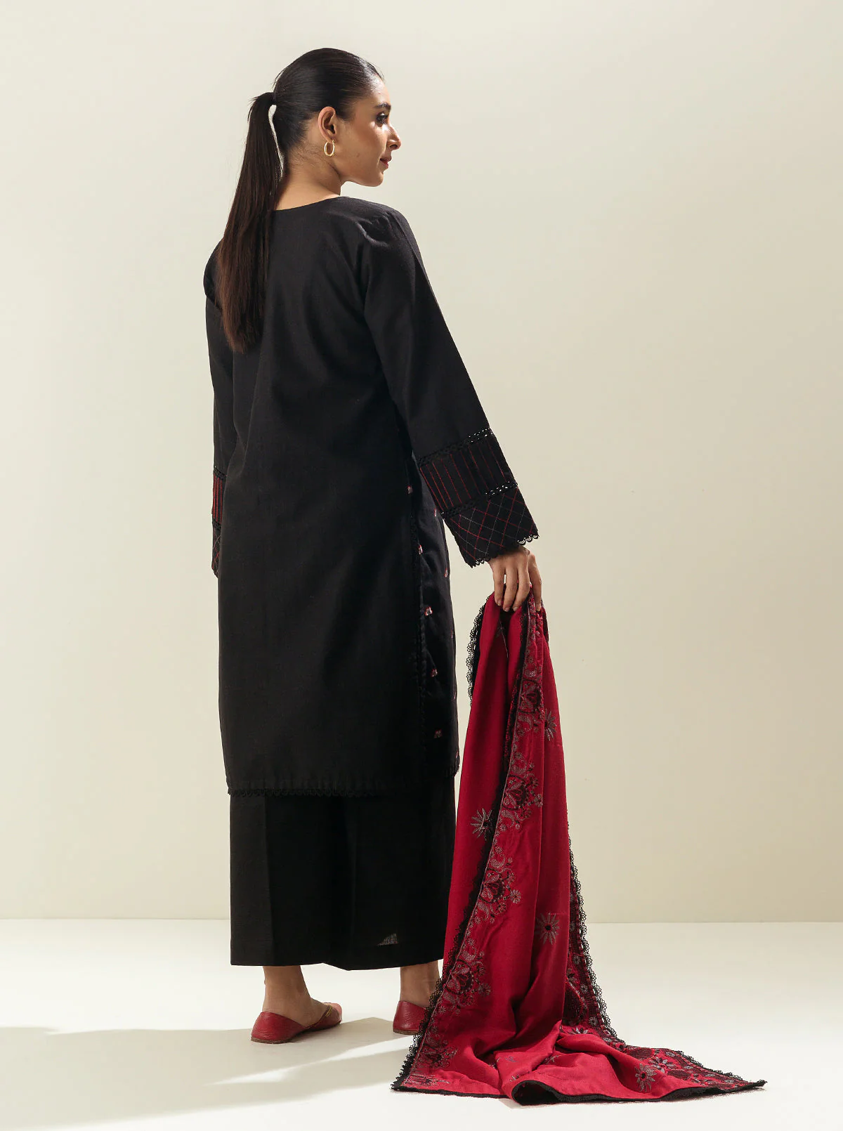 3 PIECE - EMBROIDERED  KHADDAR SUIT - GREY BLOCK - Image 3