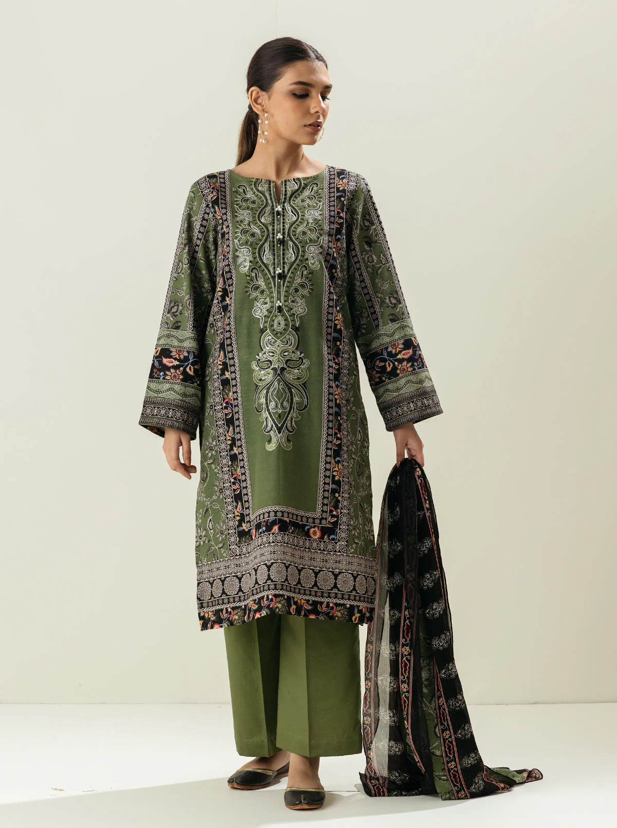 3 PIECE - EMBROIDERED  KHADDAR SUIT - AUBURN - Image 4