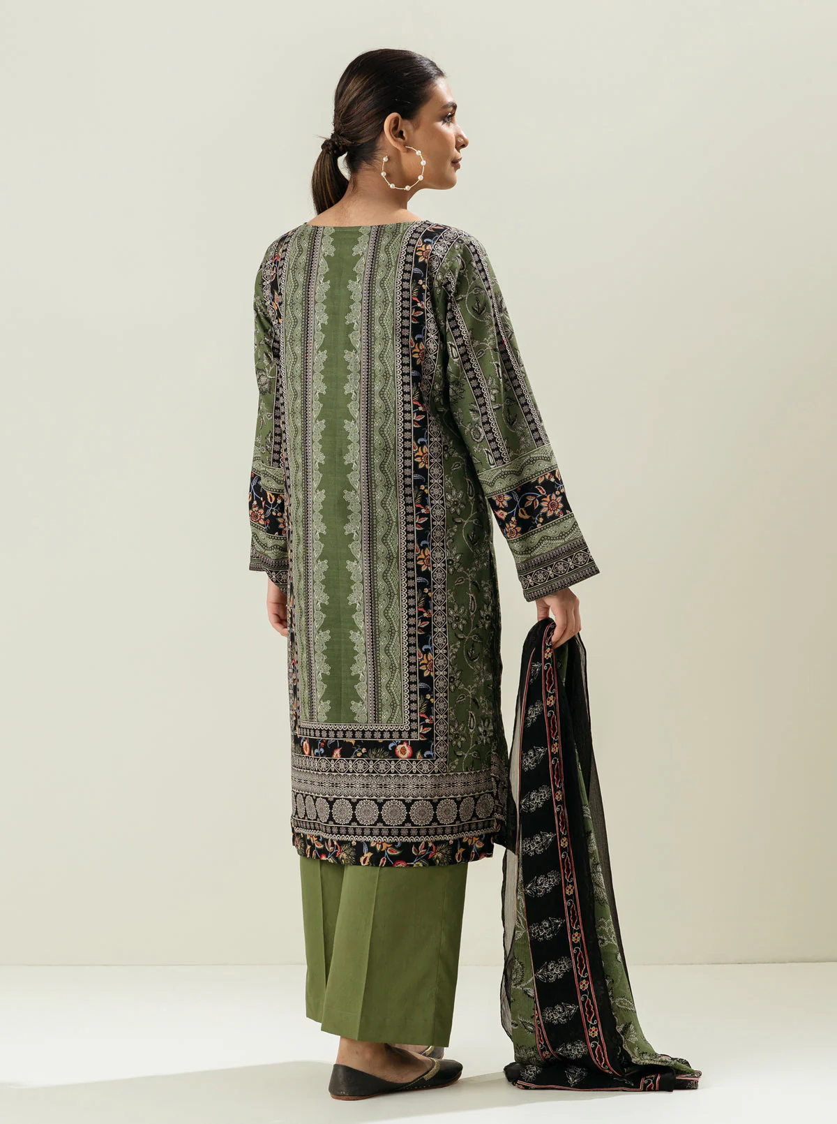 3 PIECE - EMBROIDERED  KHADDAR SUIT - AUBURN - Image 5