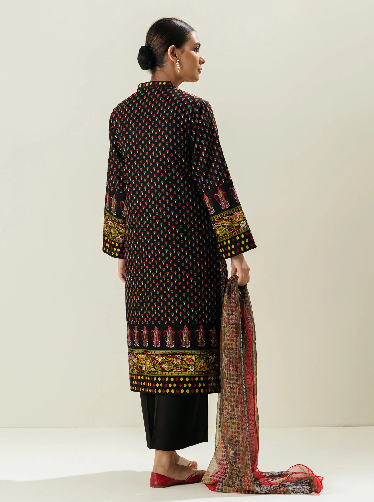 3 PIECE - PRINTED KHADDAR SUIT - DAHLIA - Image 3