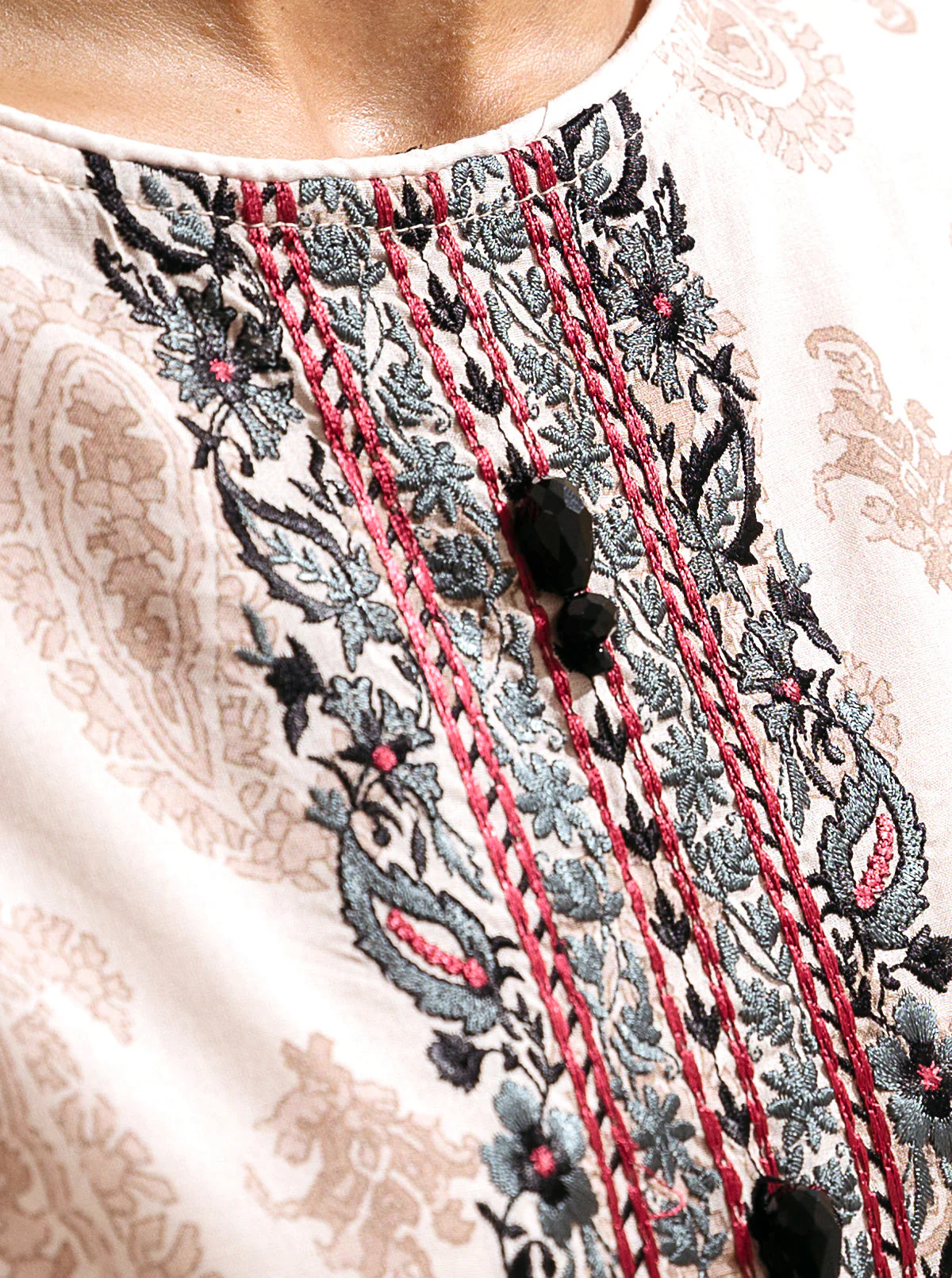 3 PIECE - EMBROIDERED LAWN SUIT - DIVINE GLEAM - Image 2