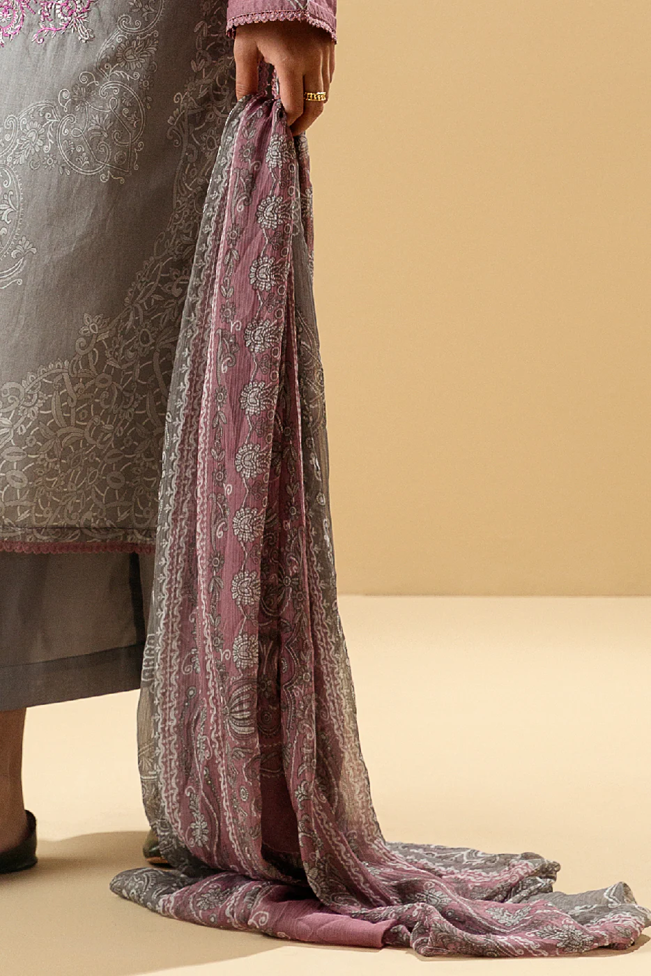 3 PIECE - EMBROIDERED LAWN SUIT - CLASSIC GREY - Image 3