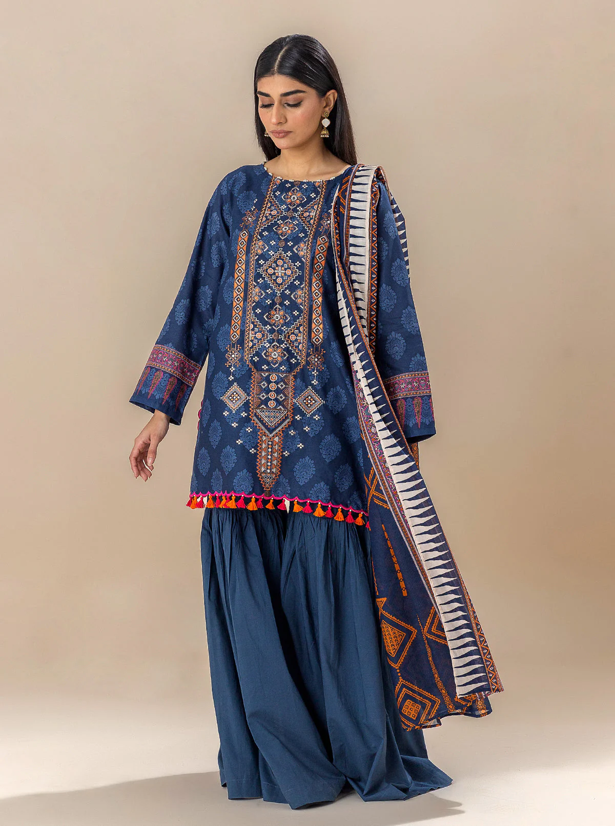 2 PIECE EMBROIDERED LAWN SUIT-METALIC SHIMMERS (UNSTITCHED) - Image 7