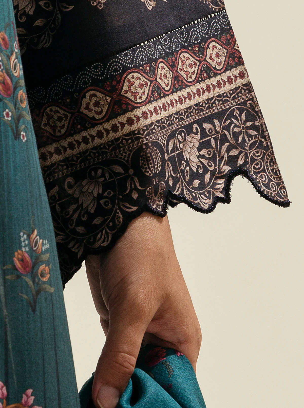 3 PIECE PRINTED LAWN SUIT-EMERALD ABUNDANCE (UNSTITCHED) - Image 4